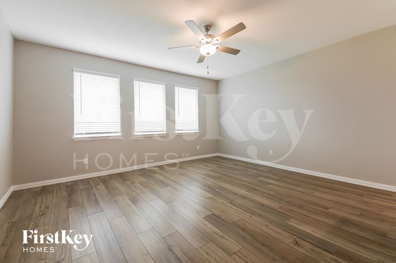 5217 Rockrose Ln - Photo 3 of 19