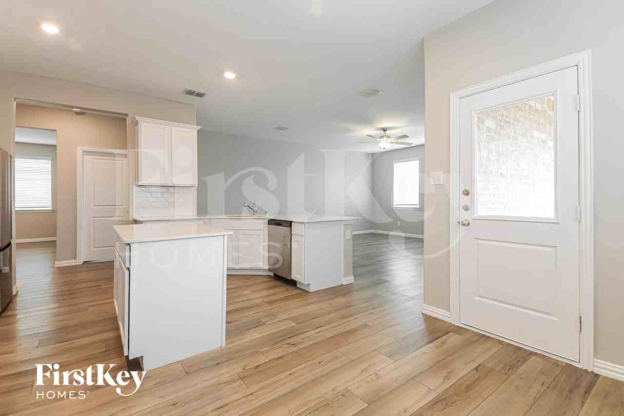 5217 Rockrose Ln - Photo 7 of 19
