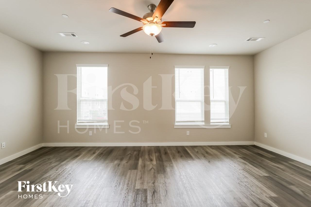 373 N Centro Cir - Photo 3 of 19
