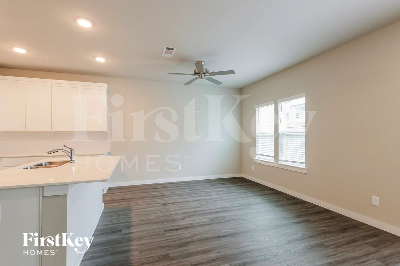 373 N Centro Cir - Photo 5 of 19