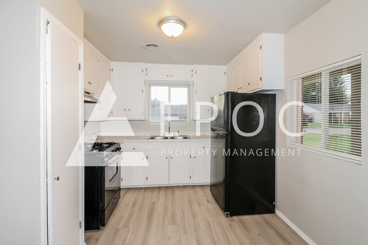 1120 Sw 43rd St - Photo 2 of 15