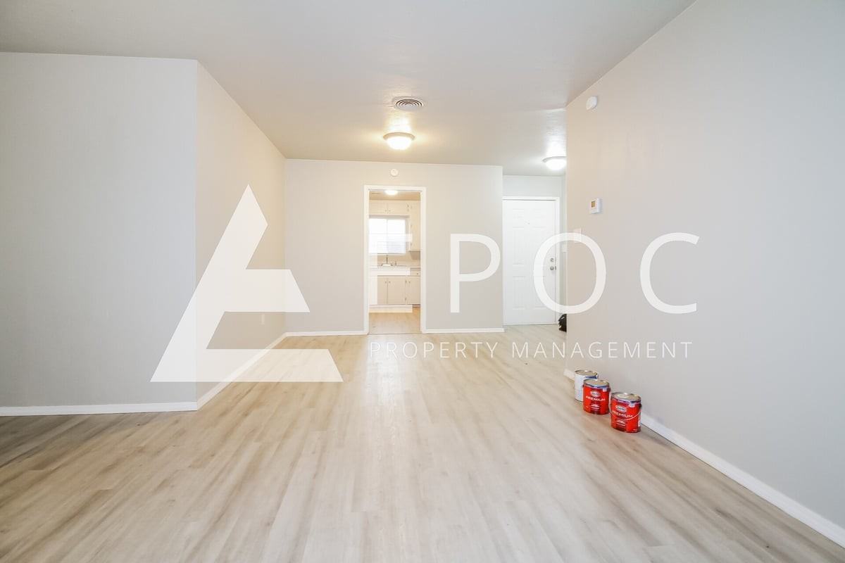 1120 Sw 43rd St - Photo 4 of 15