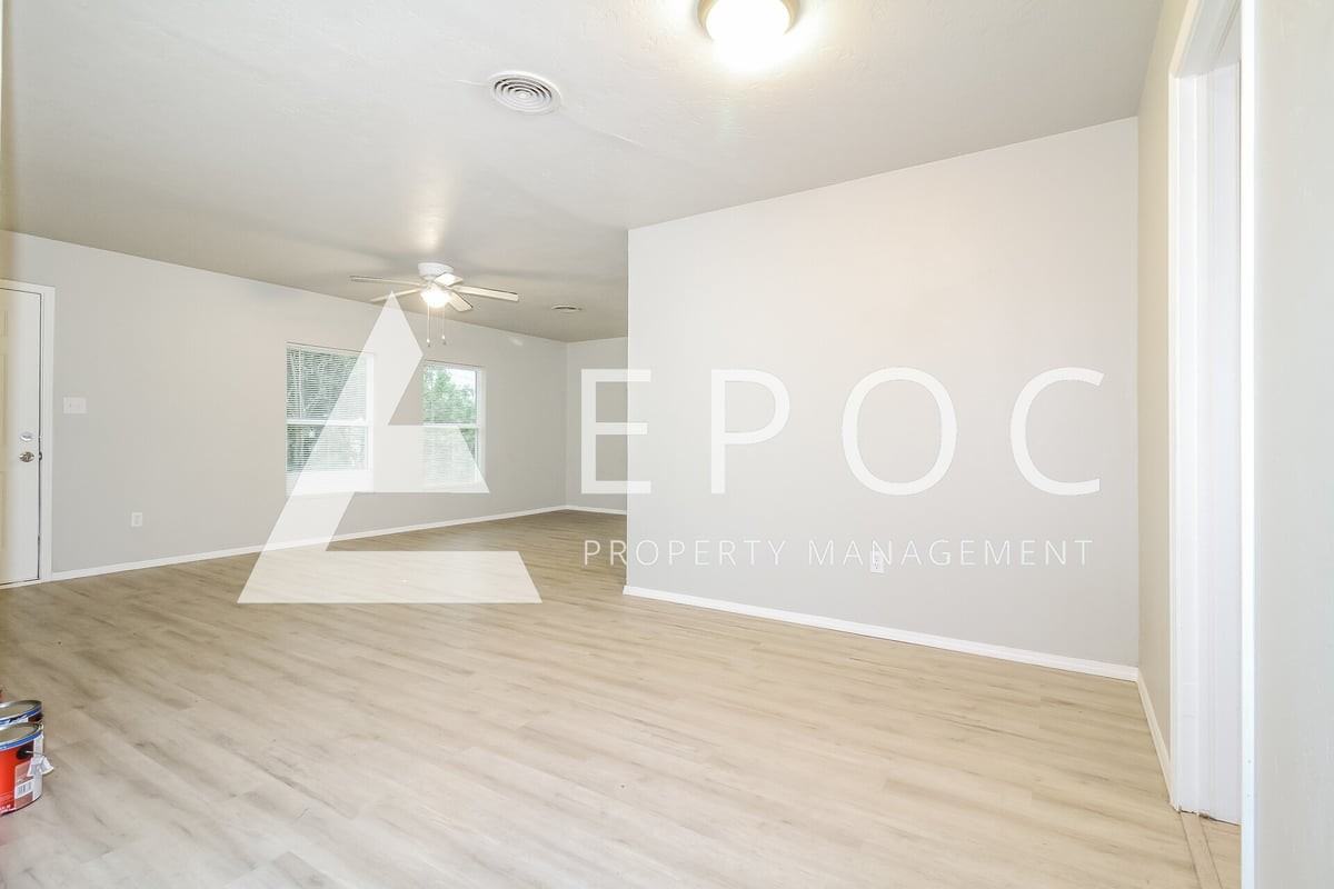 1120 Sw 43rd St - Photo 5 of 15