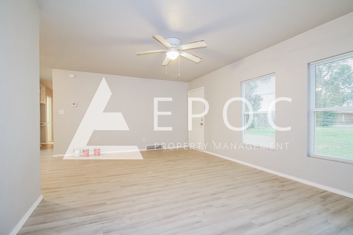 1120 Sw 43rd St - Photo 6 of 15