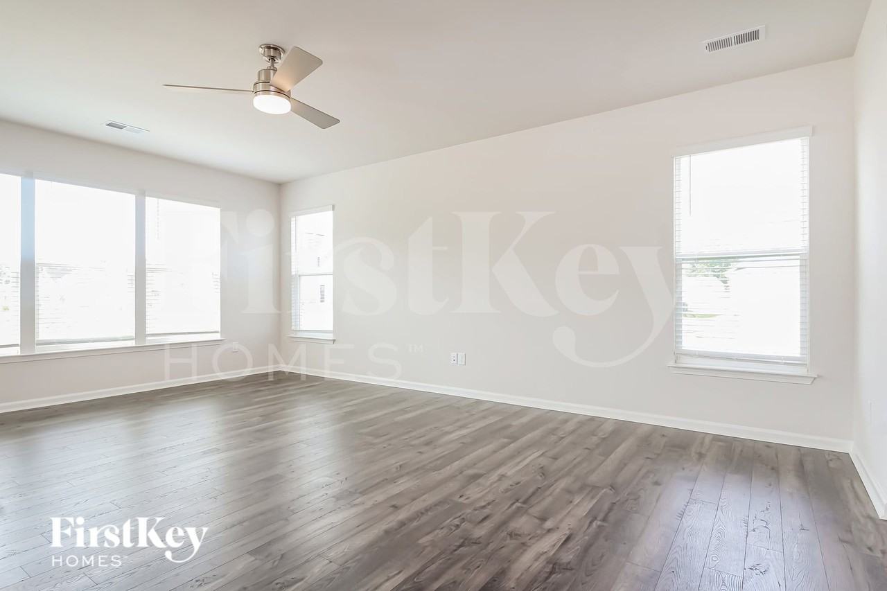 4 Ramblehurst Rd - Photo 4 of 16