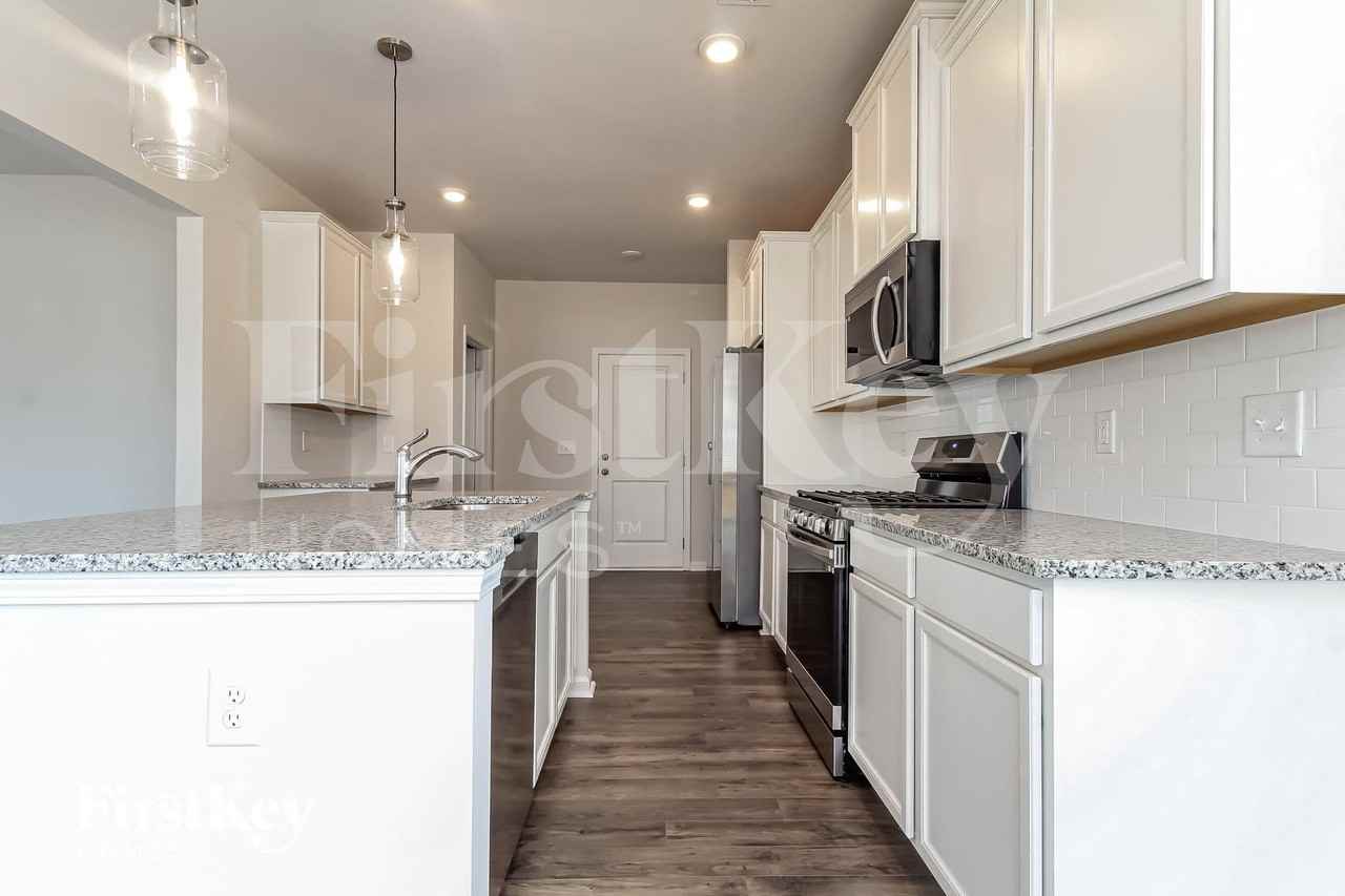 4 Ramblehurst Rd - Photo 5 of 16