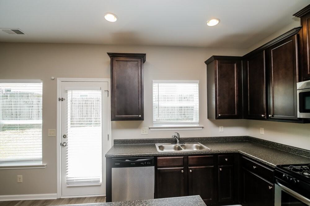 88 High Point Way - Photo 7 of 17