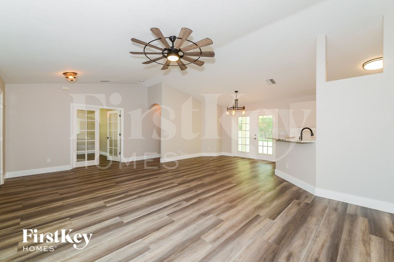 2670 Denicke St - Photo 3 of 16