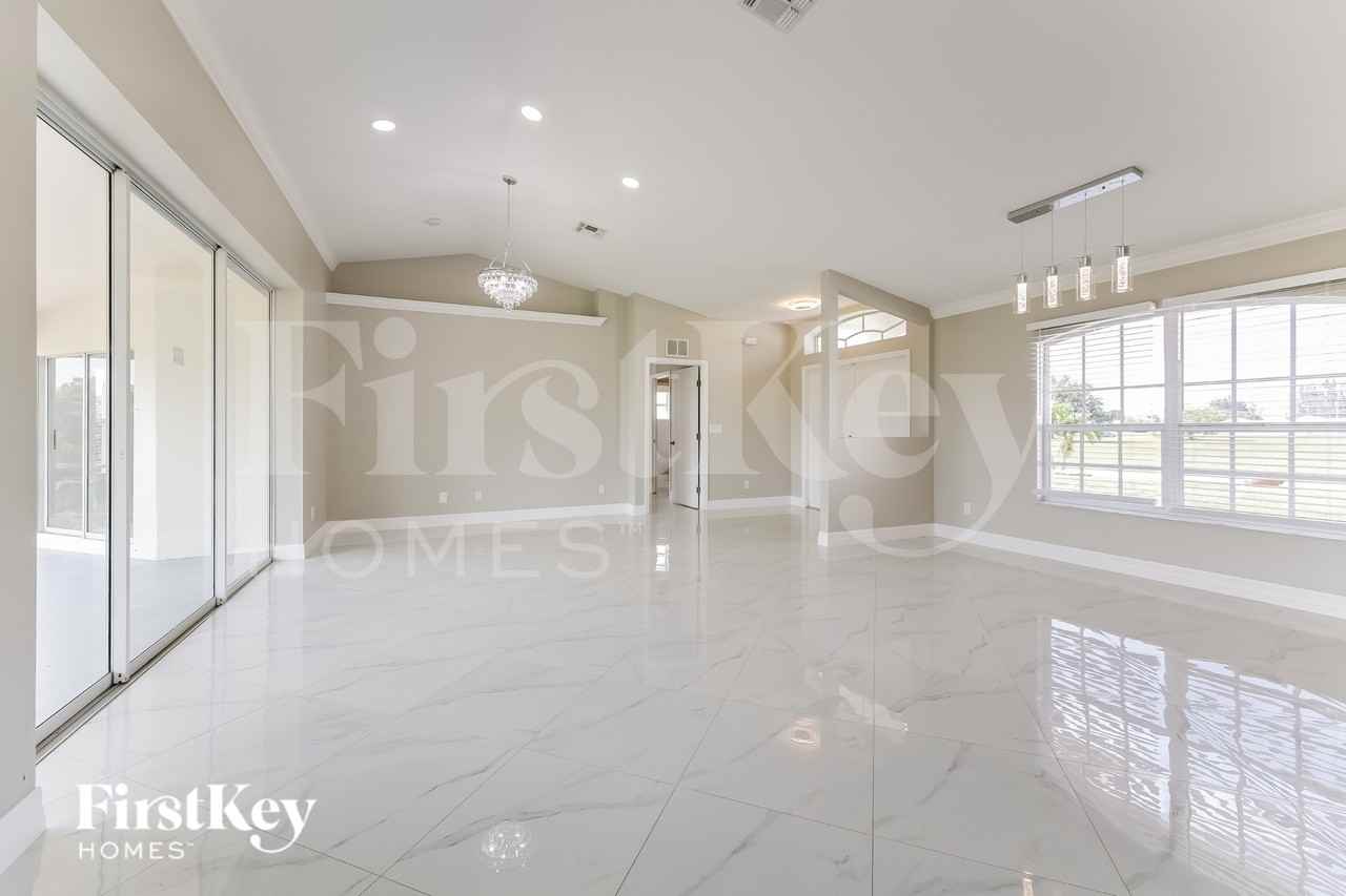 530 Ne 15th Ter - Photo 4 of 16