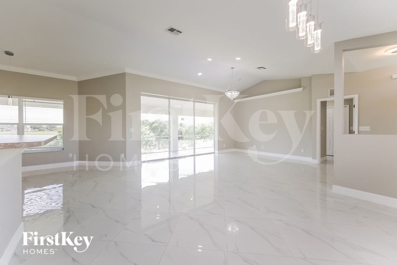 530 Ne 15th Ter - Photo 5 of 16