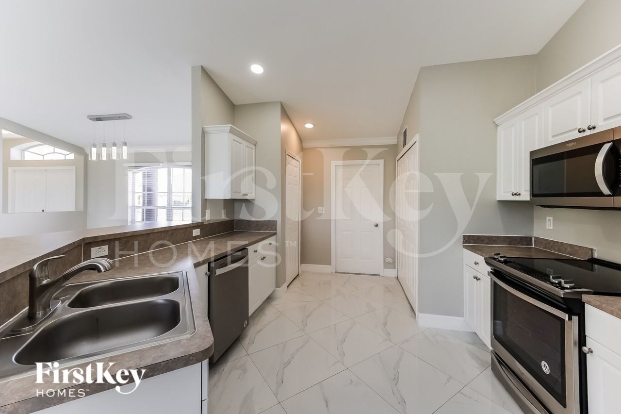 530 Ne 15th Ter - Photo 6 of 16