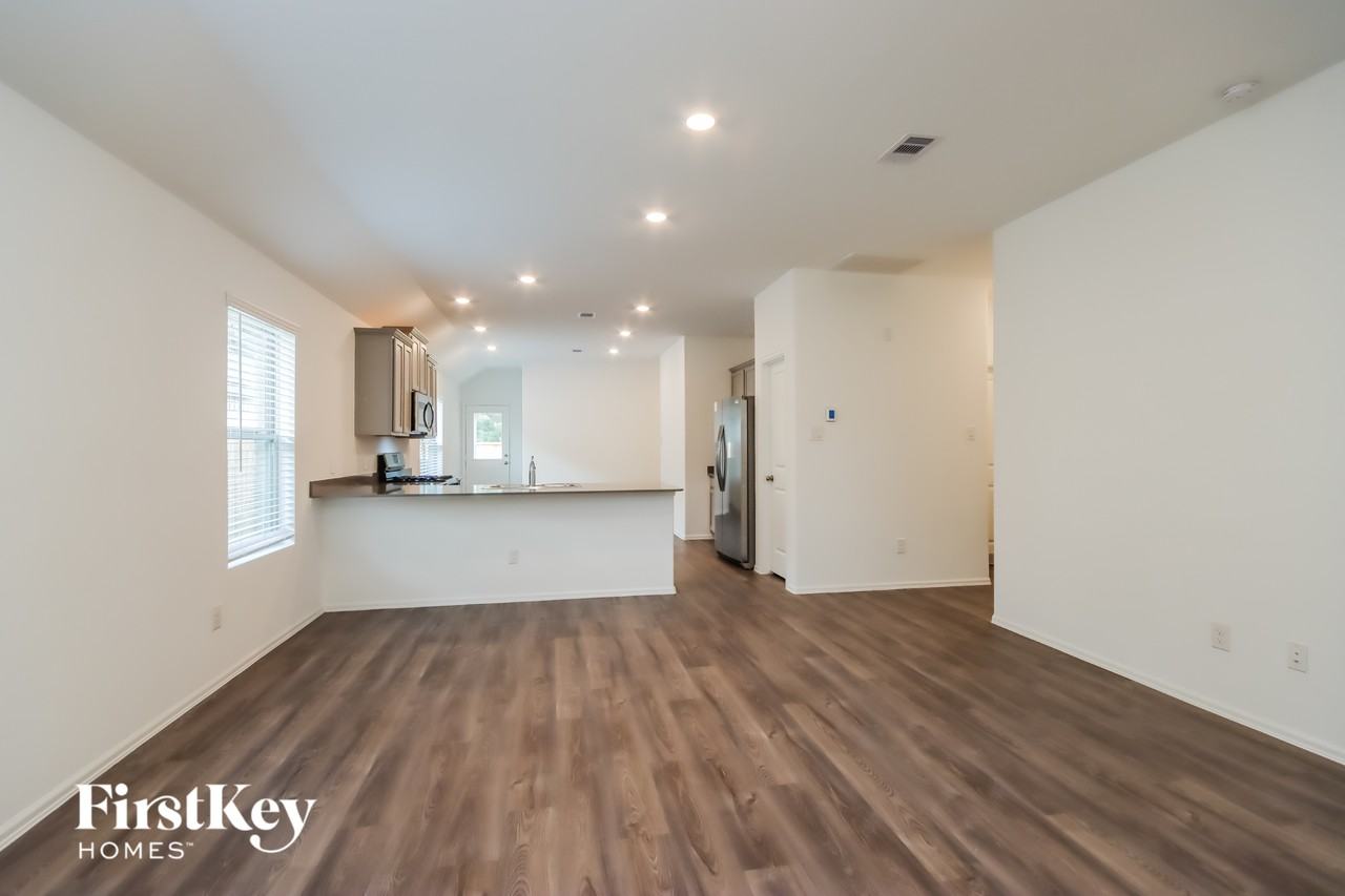 19100 Cicerone Ct - Photo 4 of 15