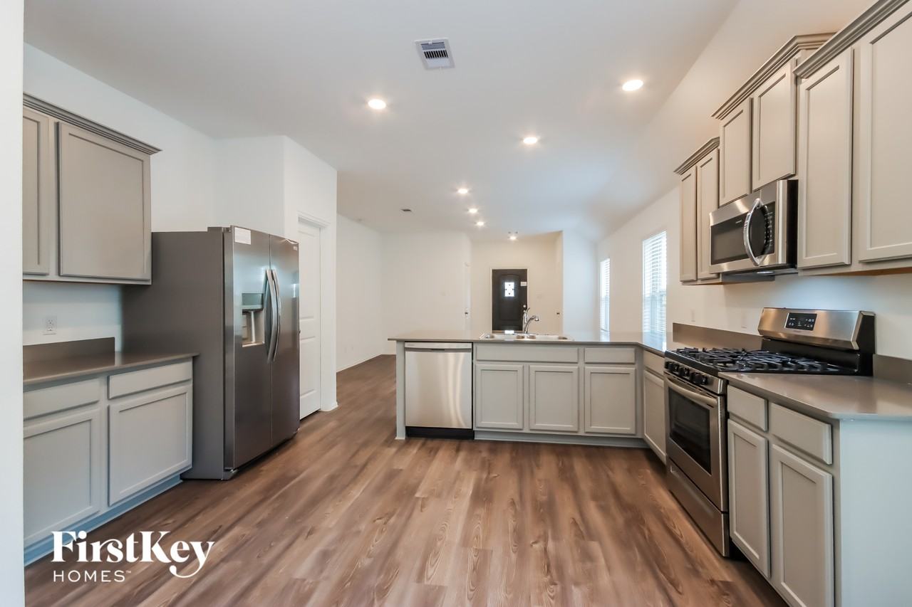 19100 Cicerone Ct - Photo 5 of 15