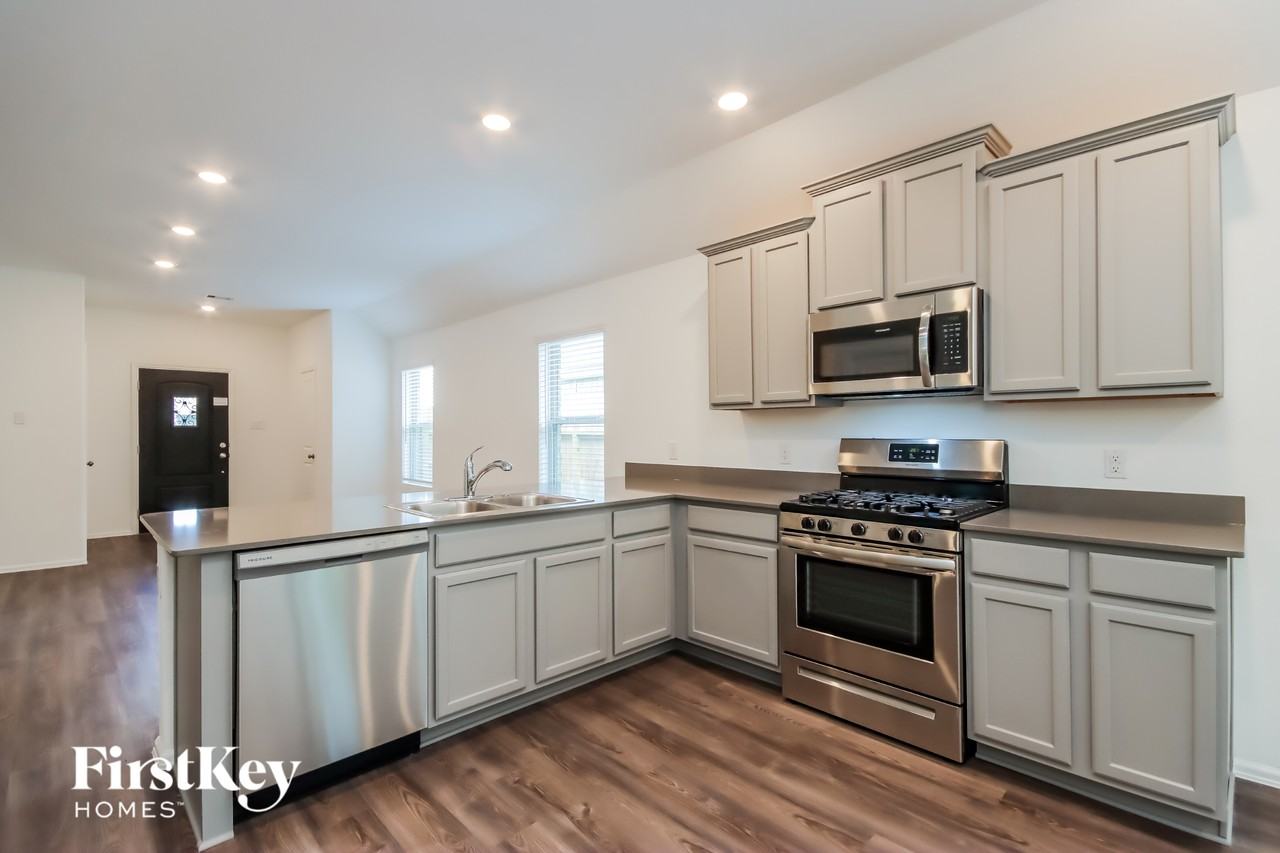 19100 Cicerone Ct - Photo 6 of 15