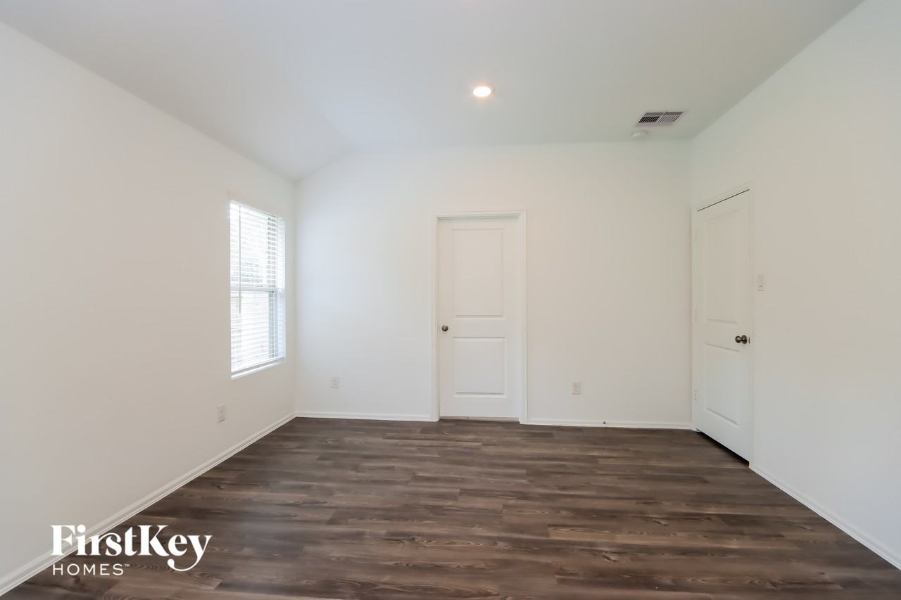 19100 Cicerone Ct - Photo 7 of 15