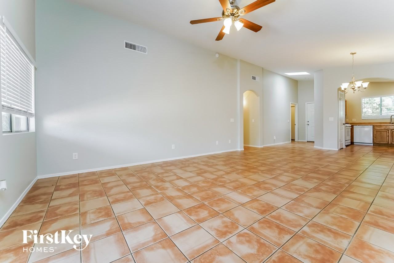 2530 W Cezanne Cir - Photo 3 of 15