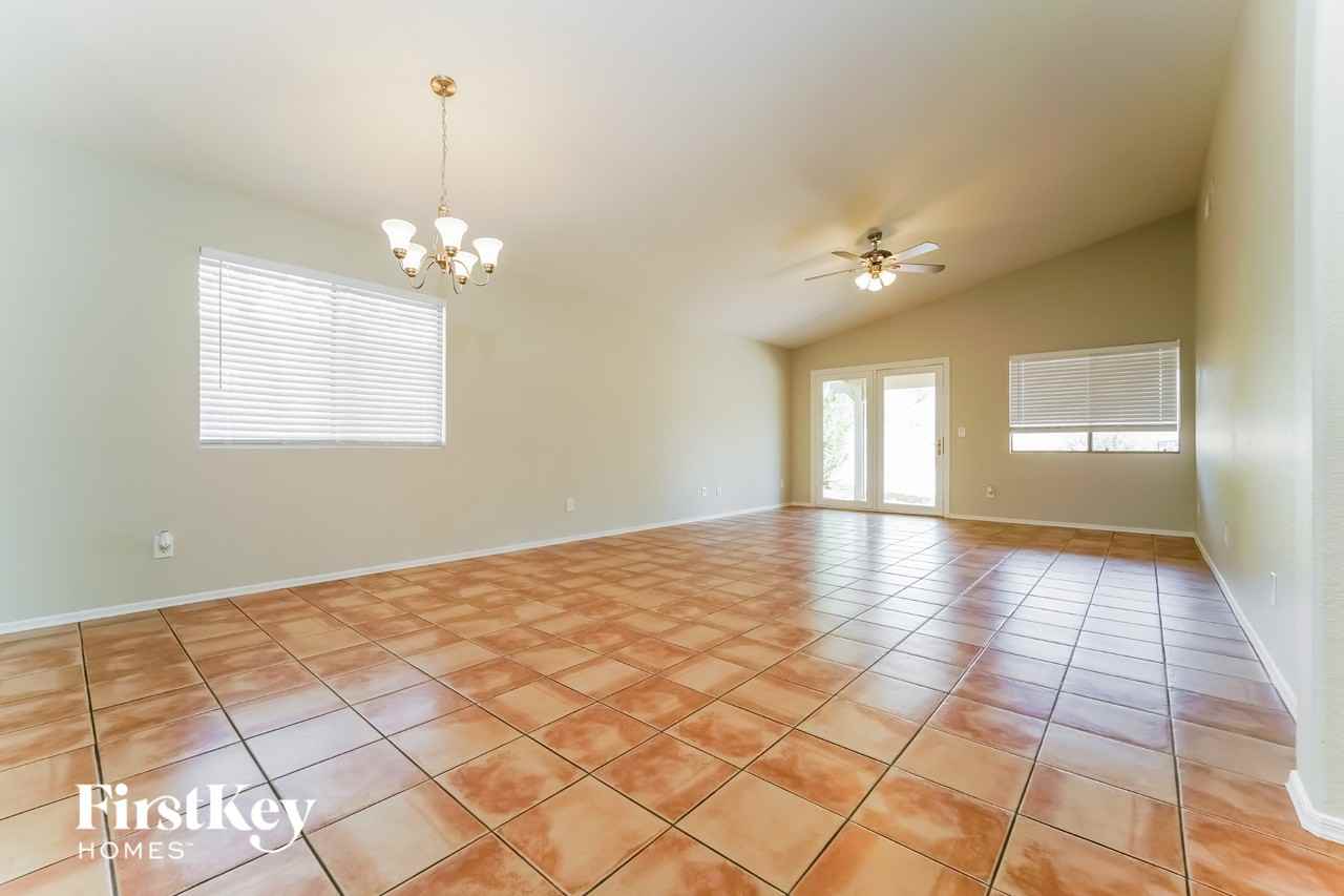 2530 W Cezanne Cir - Photo 4 of 15