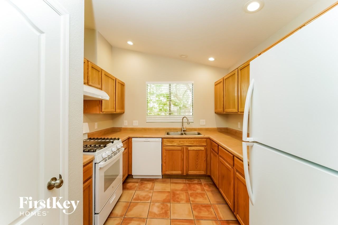2530 W Cezanne Cir - Photo 5 of 15