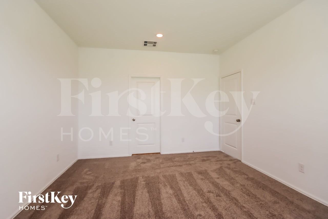23709 Pagliano Ct - Photo 7 of 16