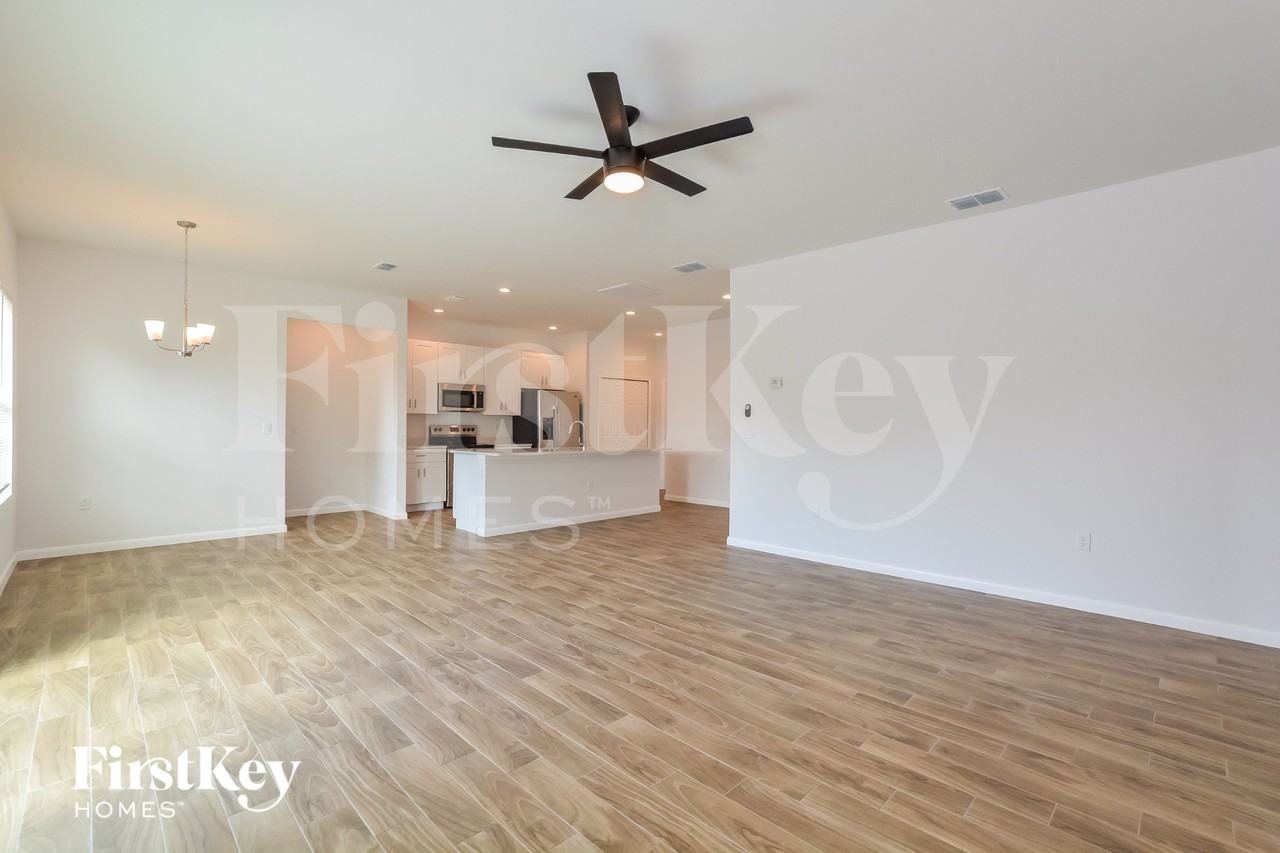 2011 E Prairie Cir - Photo 4 of 16