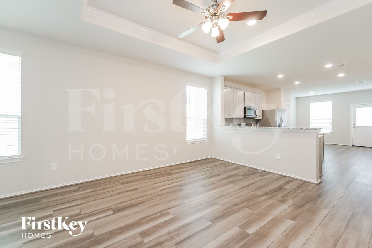 5831 Longhorn Run Ln - Photo 3 of 16