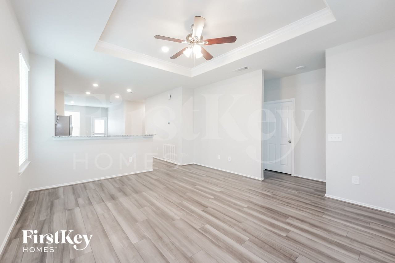 5831 Longhorn Run Ln - Photo 4 of 16