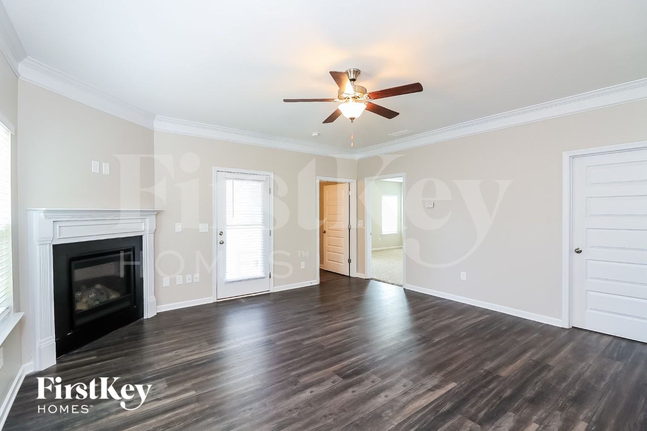 209 Prescott Cir - Photo 2 of 15