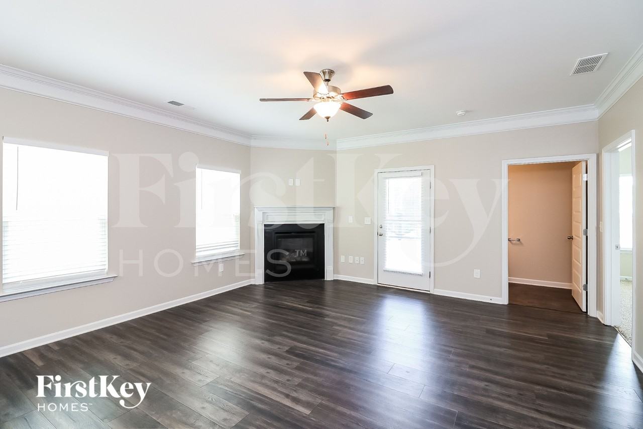 209 Prescott Cir - Photo 3 of 15