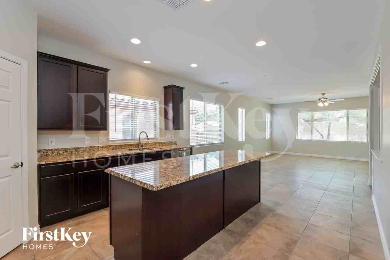 8839 W Irongate Rd - Photo 4 of 18