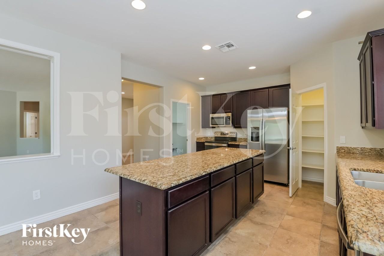 8839 W Irongate Rd - Photo 5 of 18