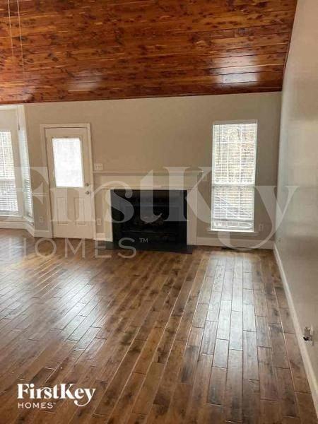 7815 Pinetuck Ln - Photo 2 of 14