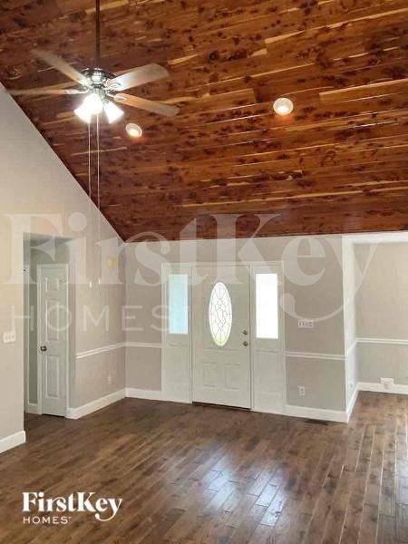 7815 Pinetuck Ln - Photo 3 of 14
