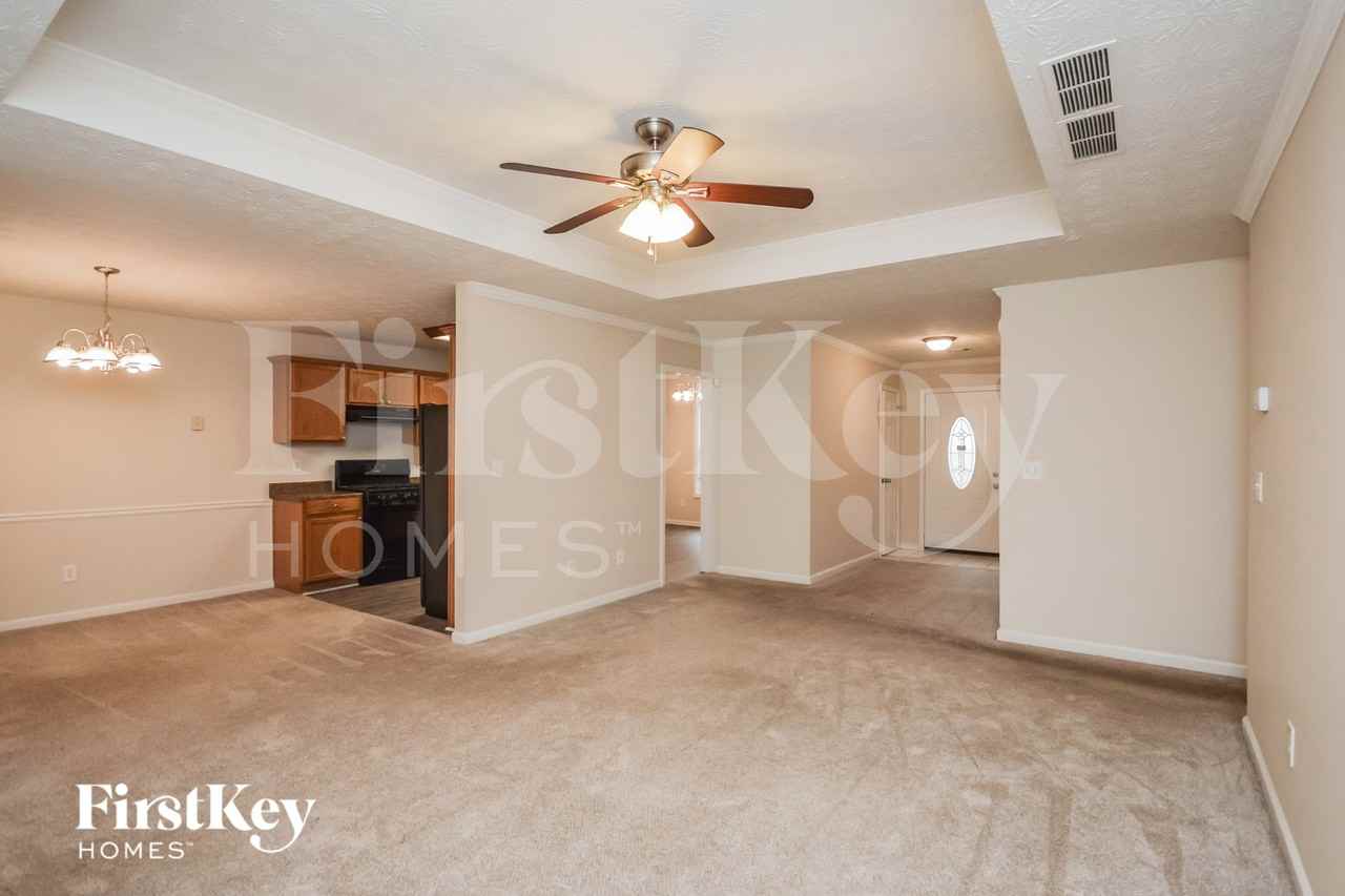 2641 Rolling Hills Way Se - Photo 3 of 15