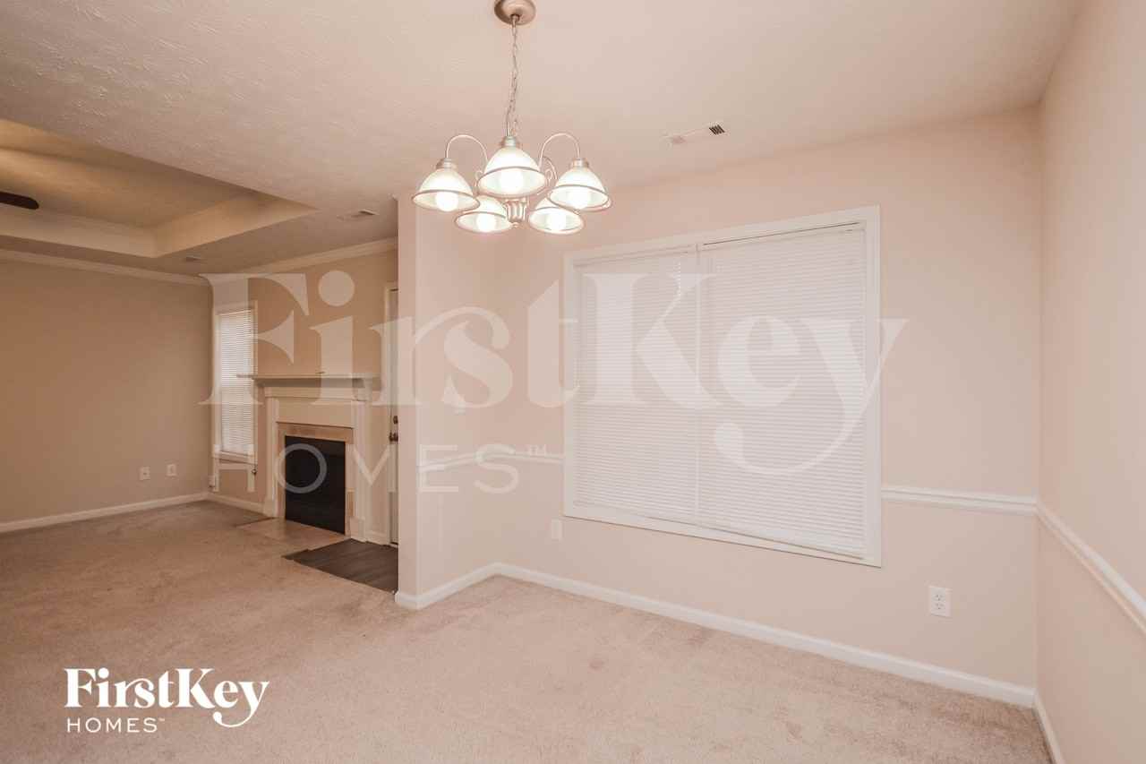 2641 Rolling Hills Way Se - Photo 4 of 15