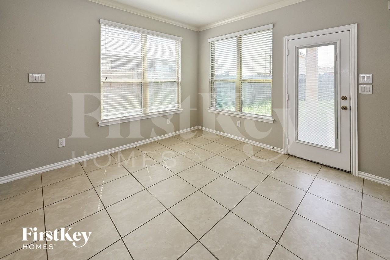4306 Apple Ln - Photo 3 of 15
