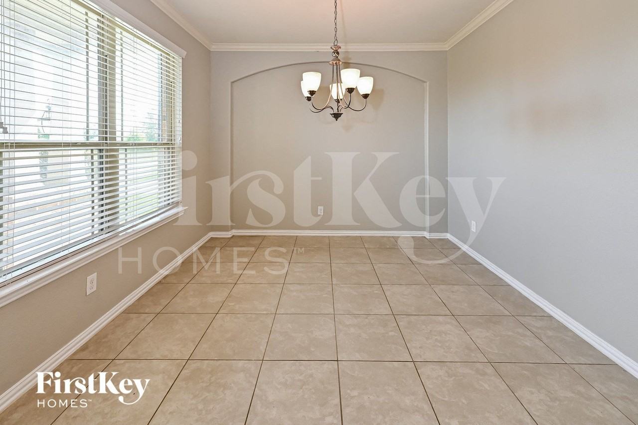 4306 Apple Ln - Photo 4 of 15