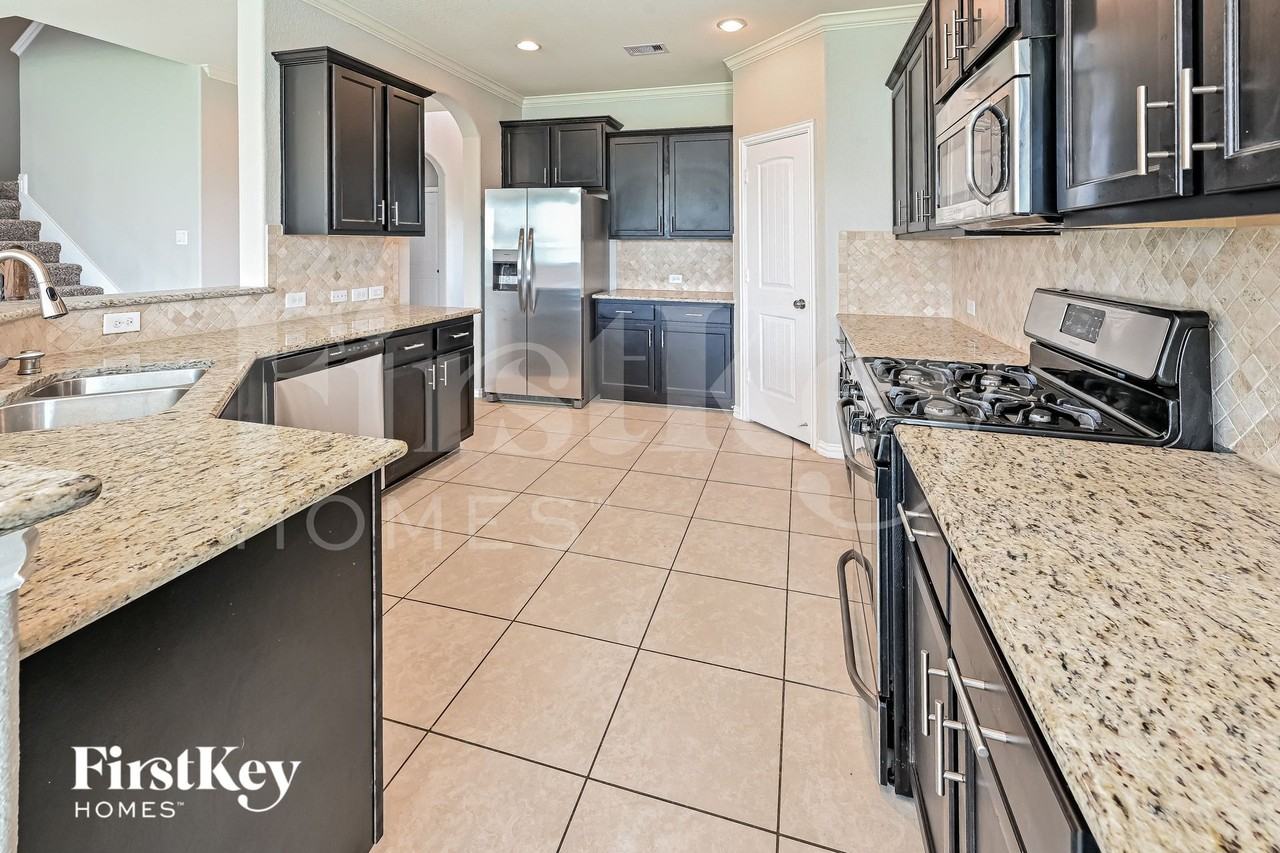 4306 Apple Ln - Photo 5 of 15