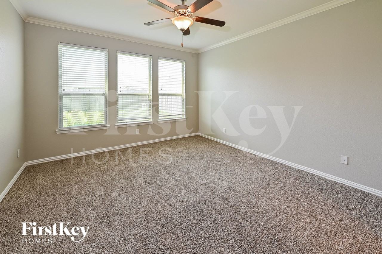 4306 Apple Ln - Photo 7 of 15