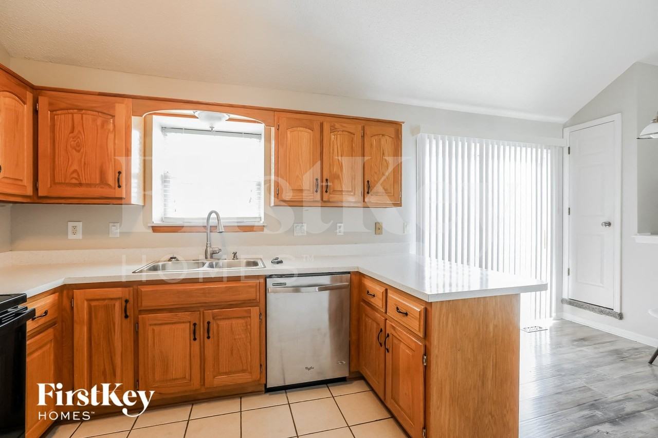 1603 Johnston Dr - Photo 6 of 15
