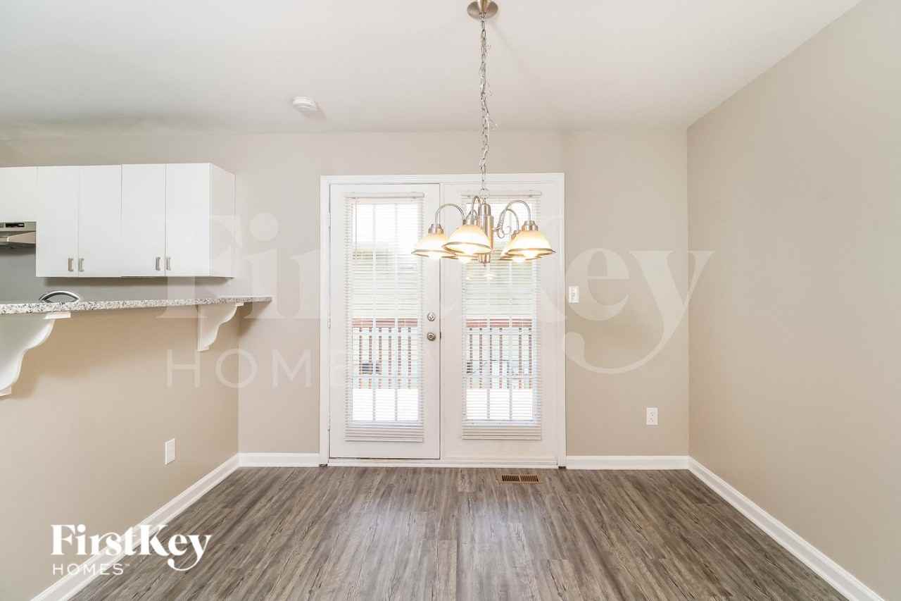 713 Garrett St - Photo 3 of 15