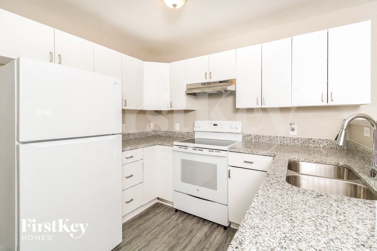 713 Garrett St - Photo 4 of 15