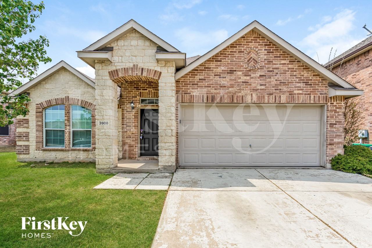 3908 Windy Point Dr
