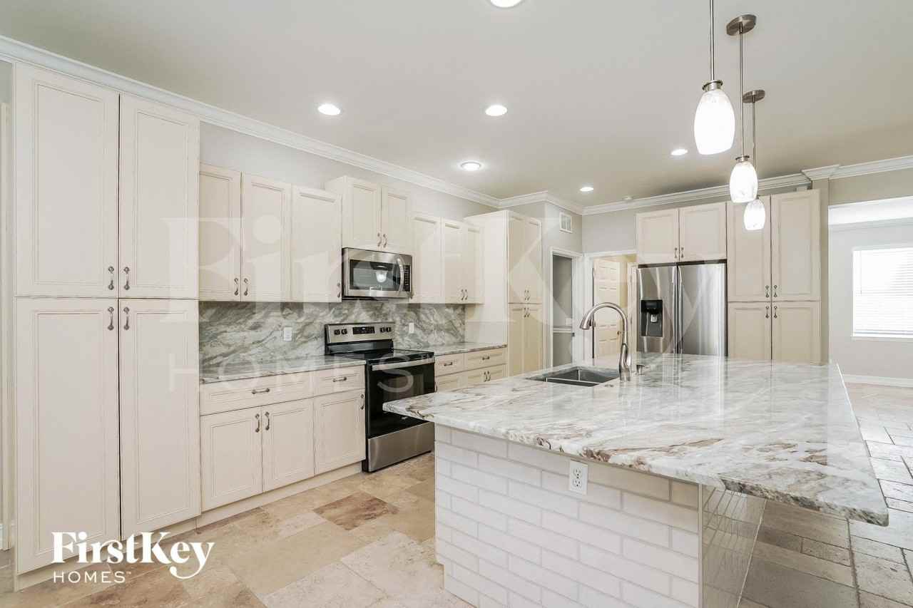 4116 Sw 16th Pl - Photo 4 of 15