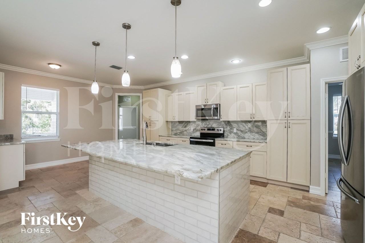 4116 Sw 16th Pl - Photo 5 of 15
