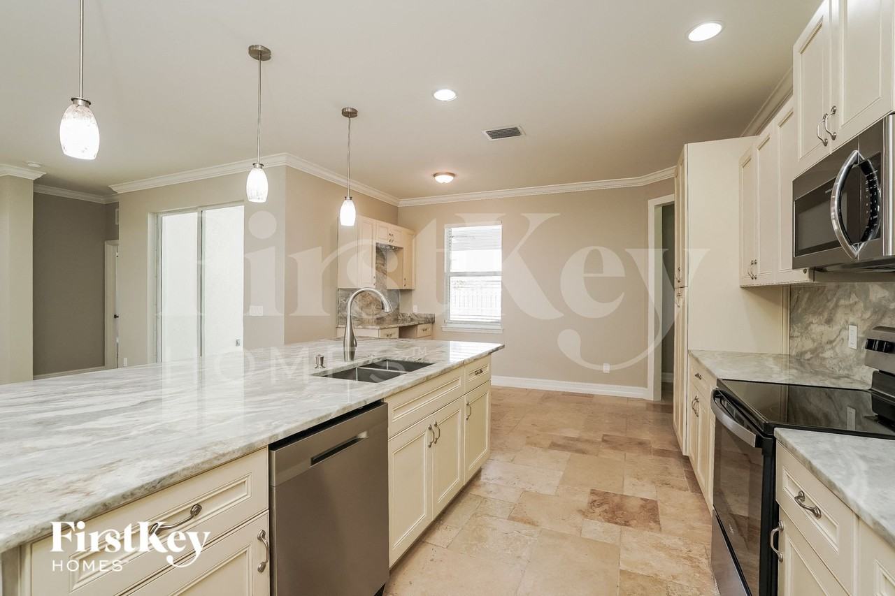 4116 Sw 16th Pl - Photo 6 of 15