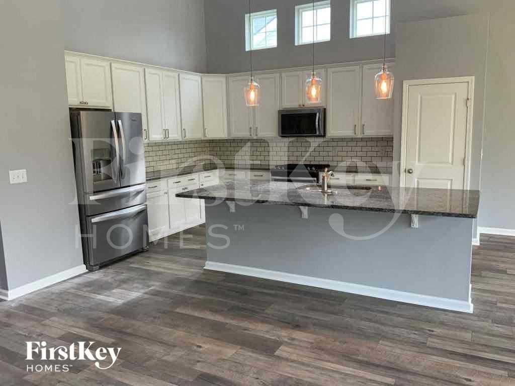 447 Stonefield Cir - Photo 2 of 19