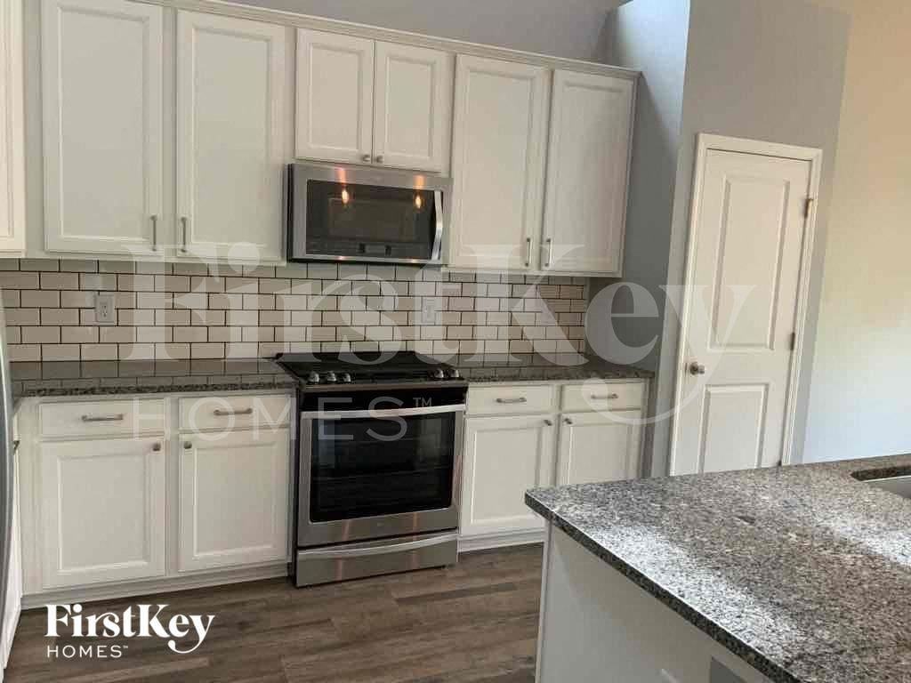 447 Stonefield Cir - Photo 3 of 19