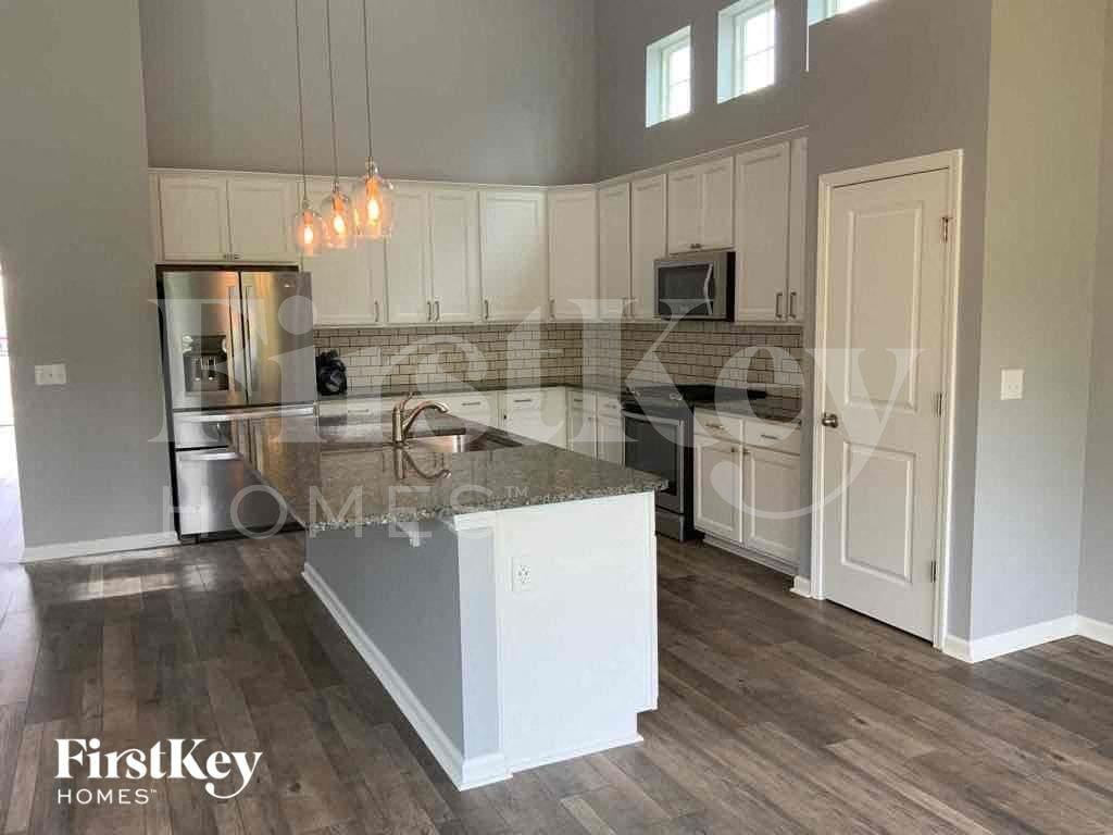 447 Stonefield Cir - Photo 4 of 19