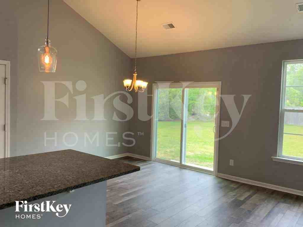 447 Stonefield Cir - Photo 5 of 19