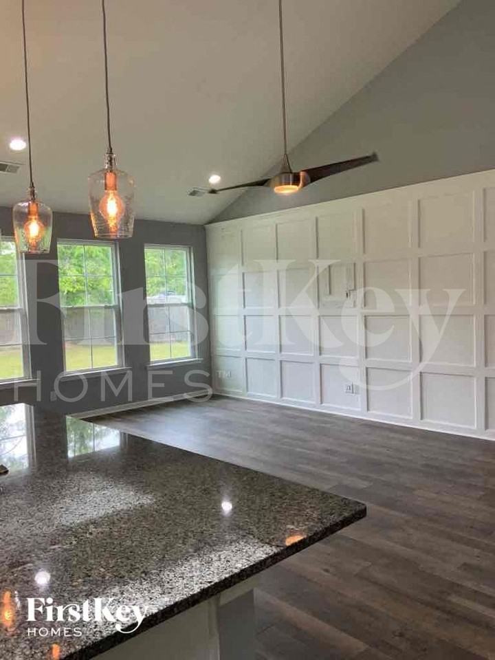 447 Stonefield Cir - Photo 7 of 19